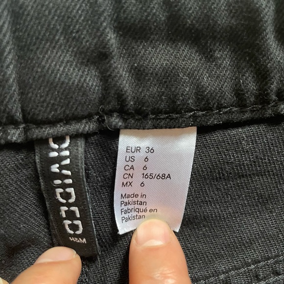 H&M divided black denim mini skirt size 6 - Picture 3 of 3